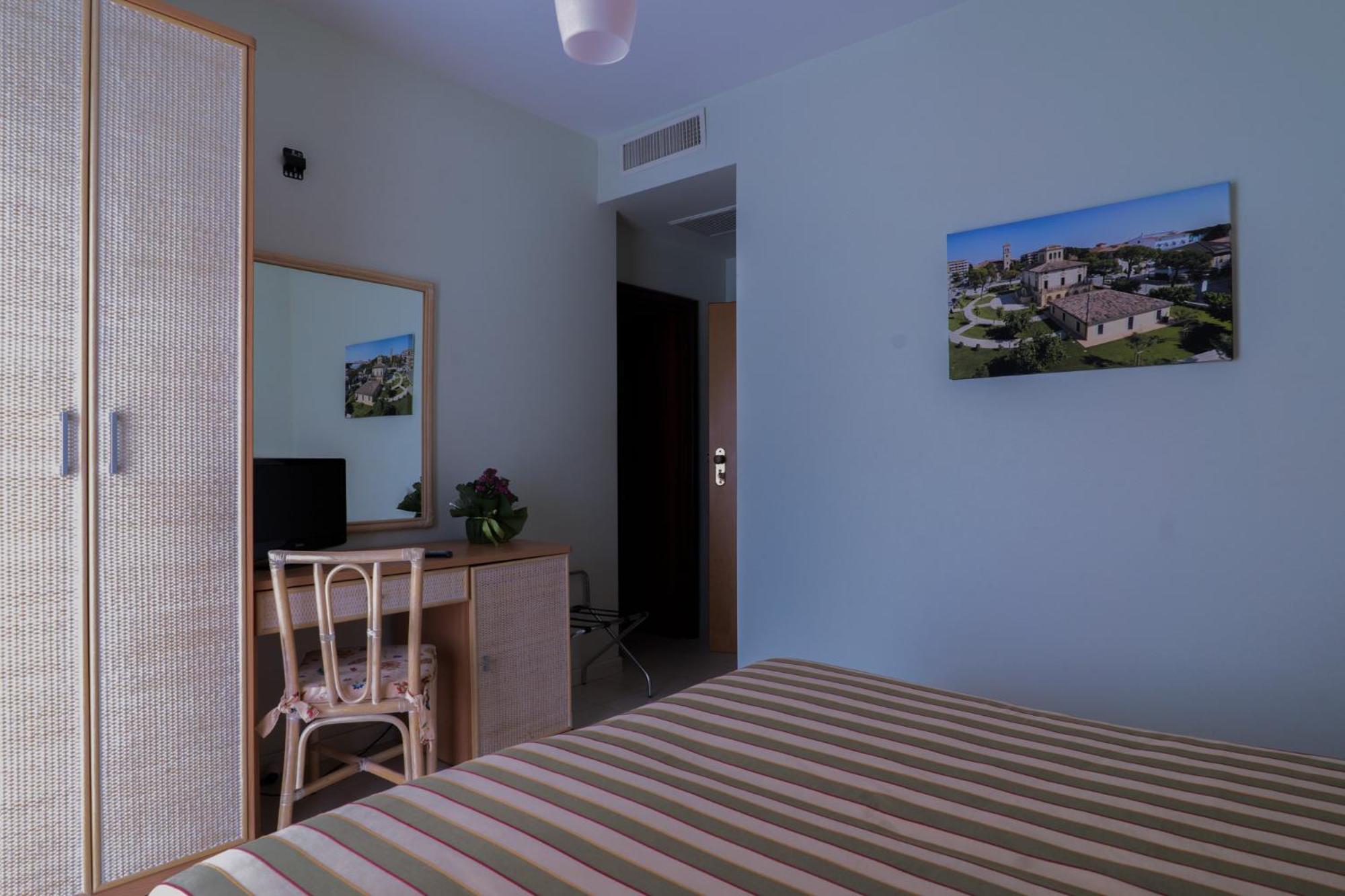 Hotel Jollino Pineto Esterno foto