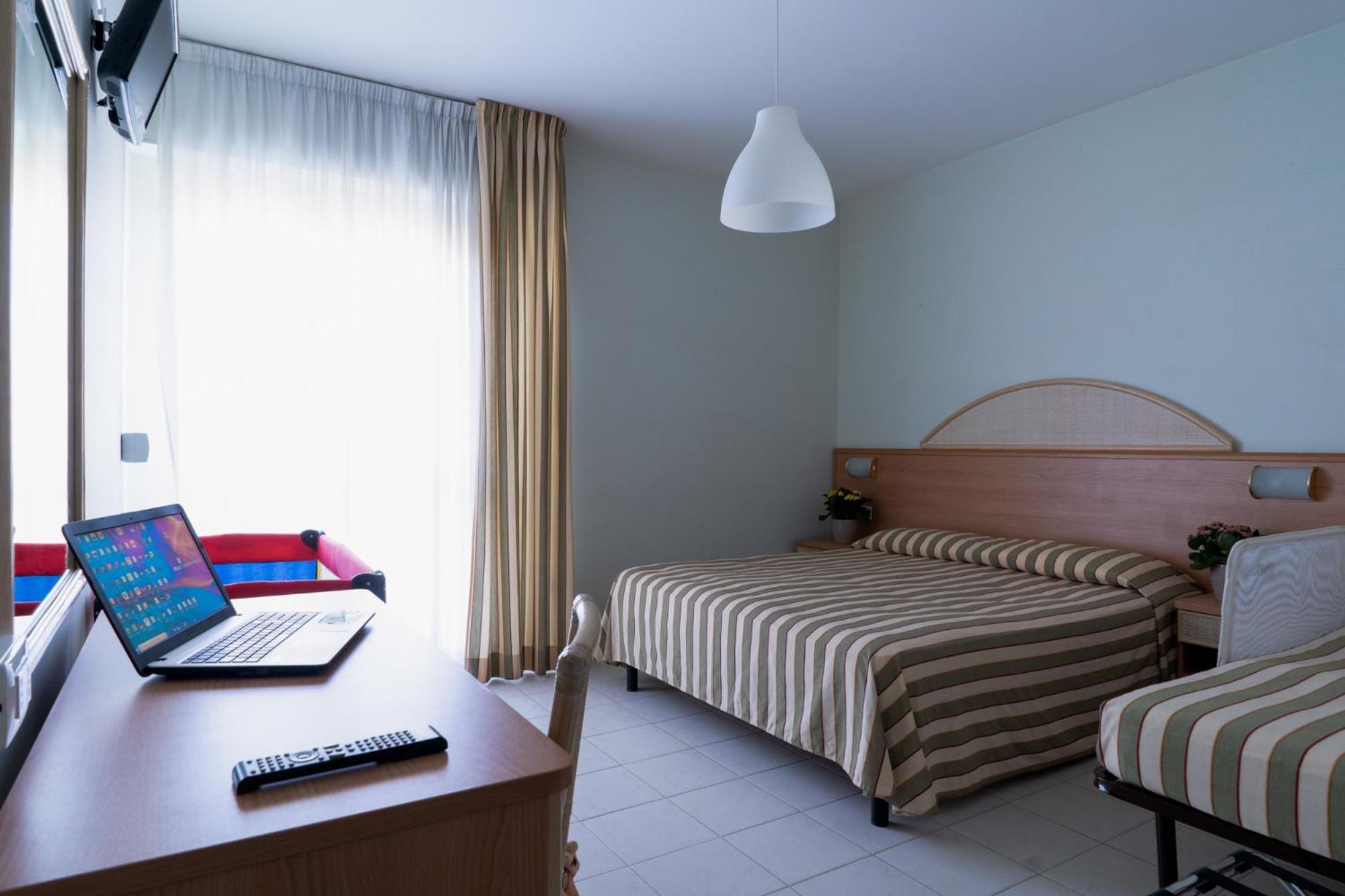 Hotel Jollino Pineto Esterno foto