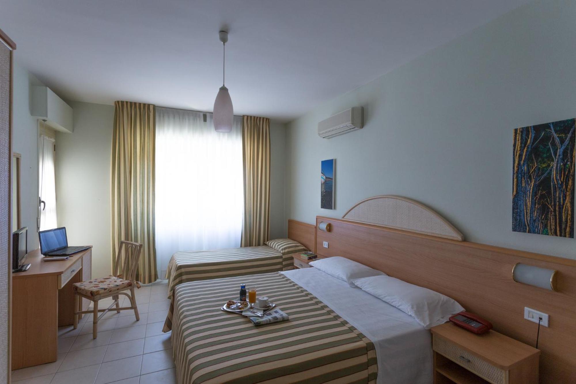 Hotel Jollino Pineto Esterno foto