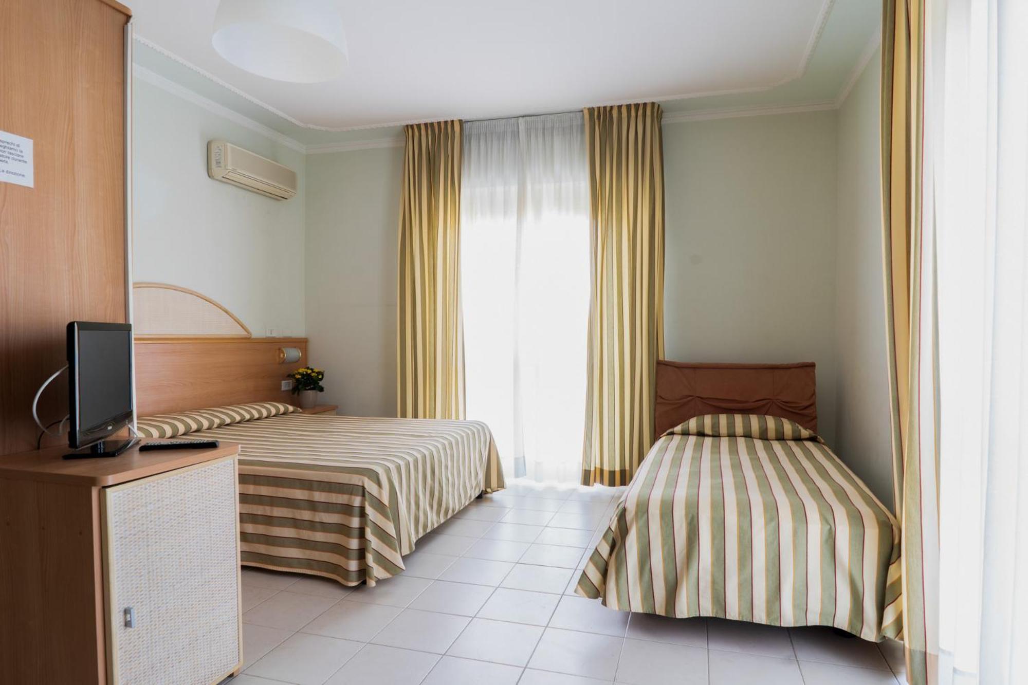 Hotel Jollino Pineto Esterno foto